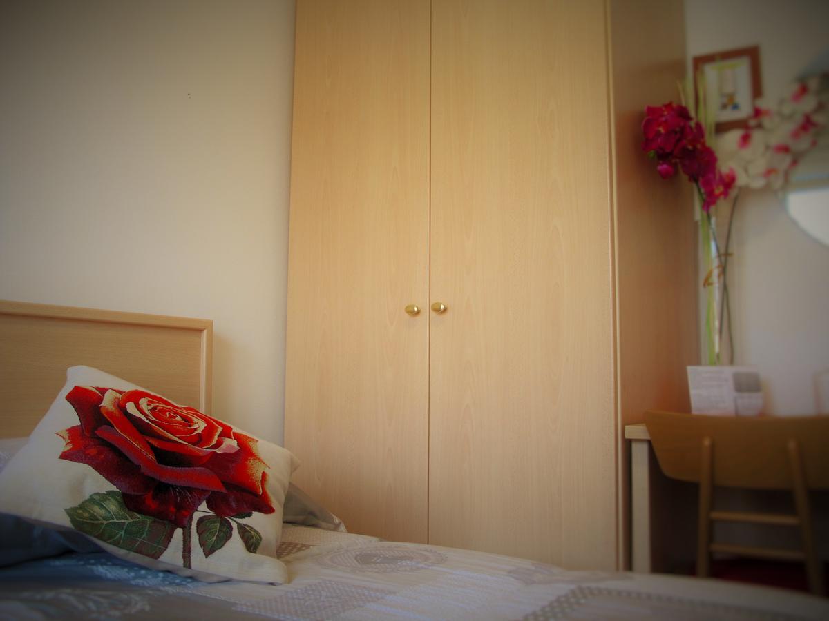 Bed & Breakfast Delle Rose 科内利亚诺 外观 照片