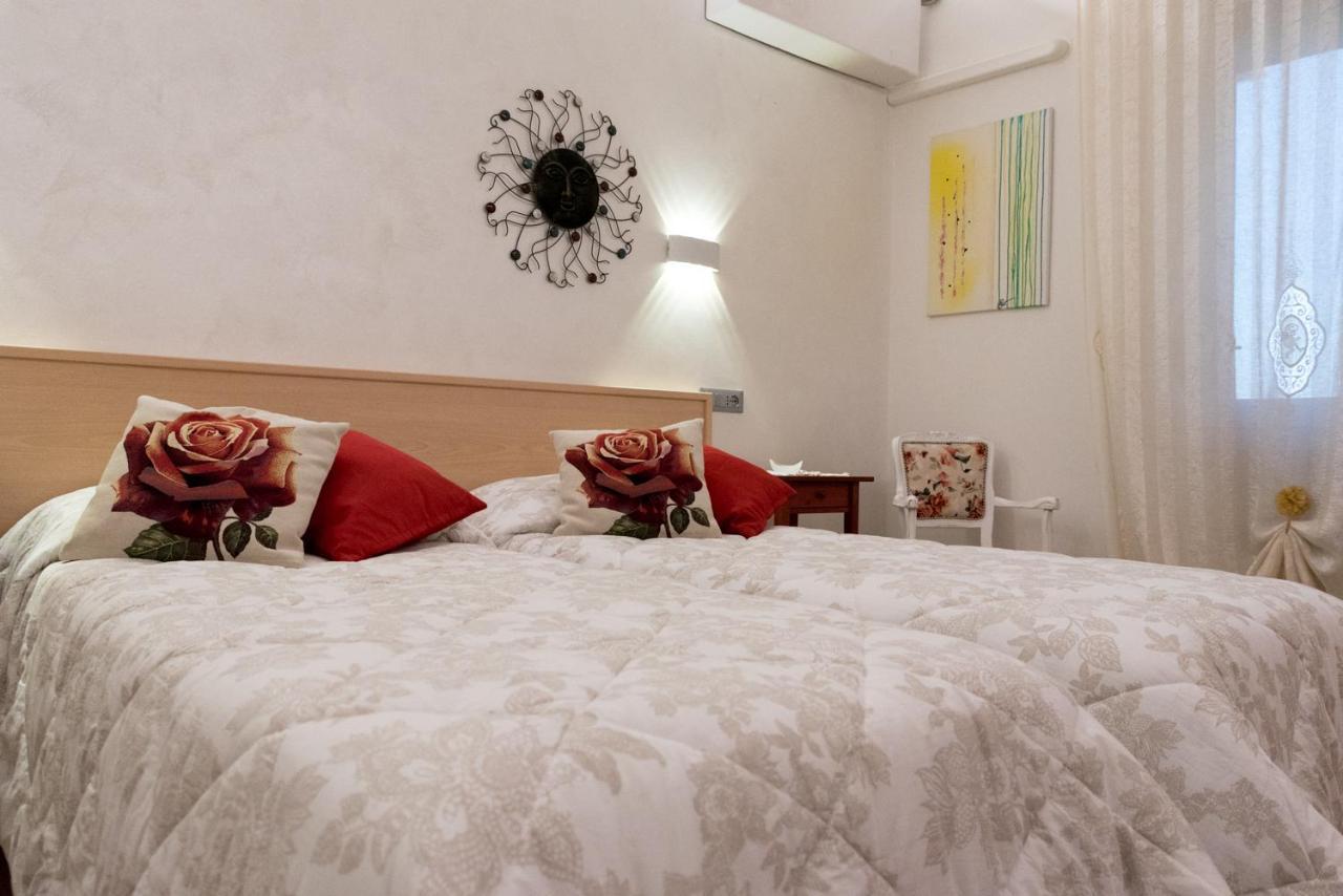 Bed & Breakfast Delle Rose 科内利亚诺 外观 照片