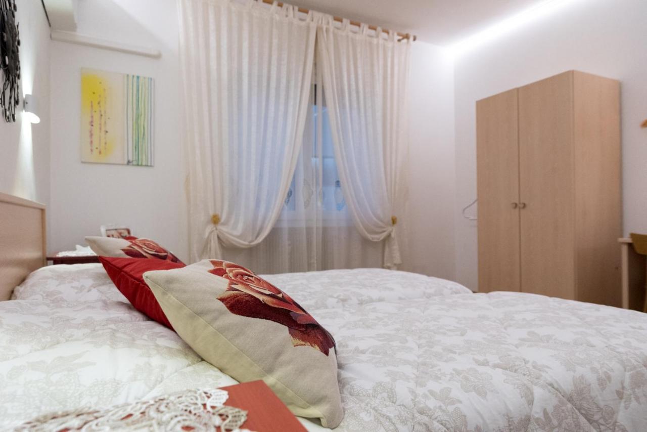 Bed & Breakfast Delle Rose 科内利亚诺 外观 照片